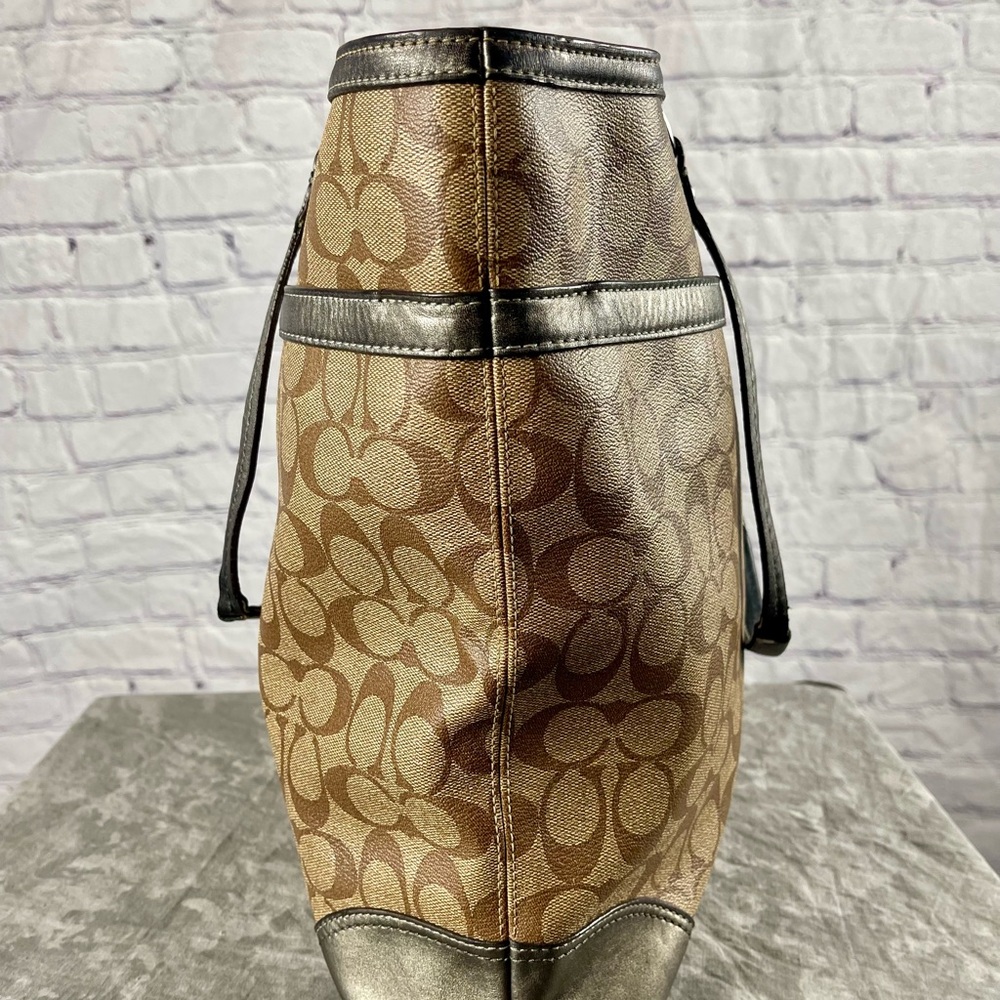 Pristine Coach LaRge Tote Bag Coated Canvas With Leather Tote - Picture 9 of 17